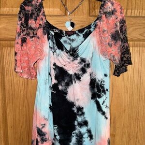 Tie-Dye Women's Top with Lace Sleeves and matching heart necklace